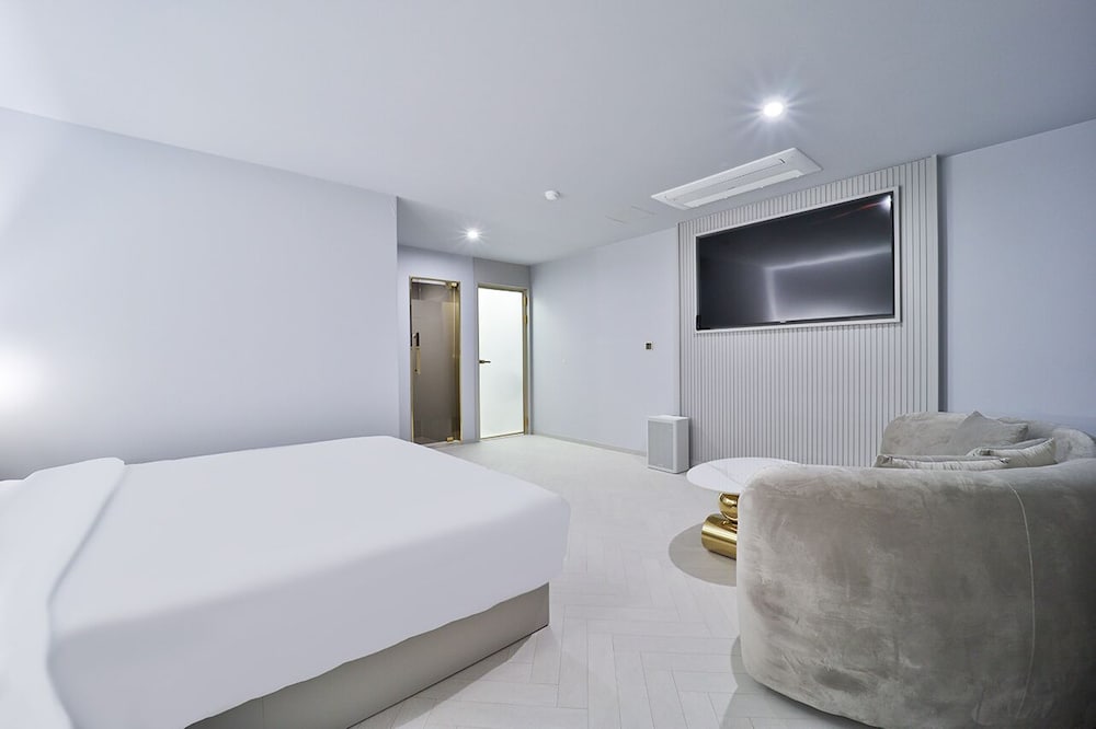 Фото Denbasta Hotel Masan Fishmarket