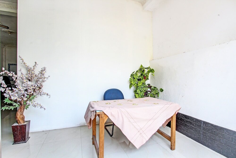 Фото Spot On 92156 Adinda Kost