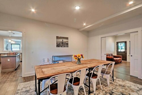 Гостиница Updated Downtown Red Bank Home 5 Mi to Beach! в Итонтауне