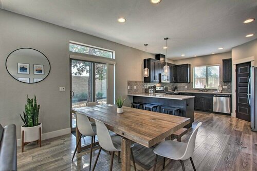 Гостиница Bend Home w Patio + Fire Pits 3 Mi to Dtwn в Бенде