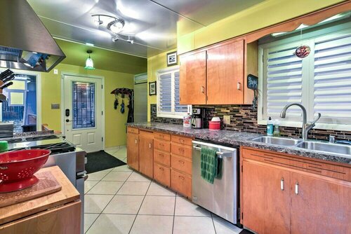 Гостиница Downtown Anchorage Home, 1 Block to Coastal Trail! в Анкоридже