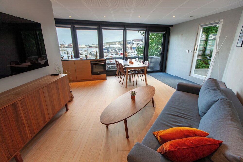 Фото Stunning Marina View - Brand New - City Center