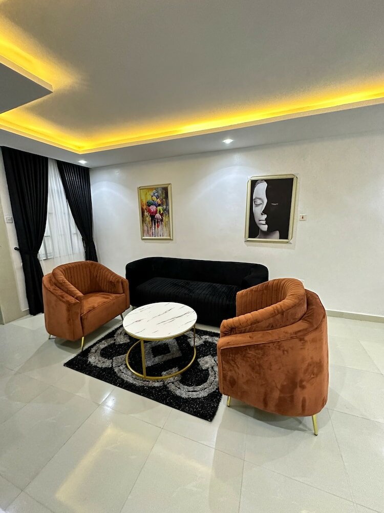 Фото Msquare Apartment Ikoyi