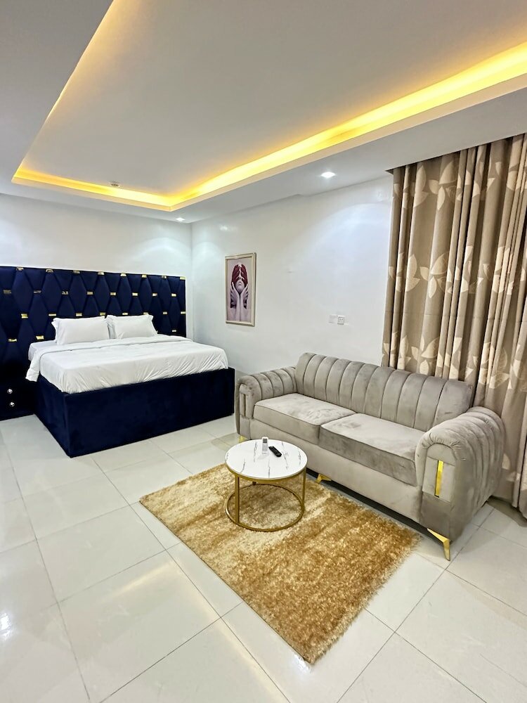 Фото Msquare Apartment Ikoyi