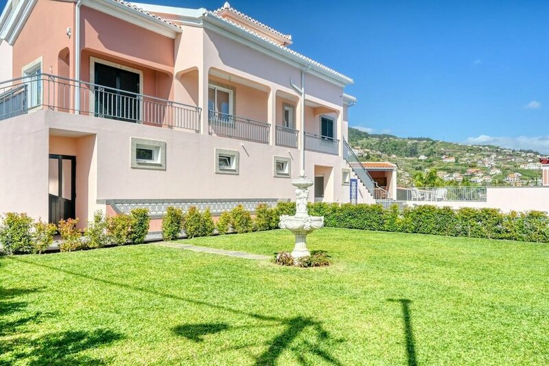 Гостиница Villa Mendonca a Home in Madeira