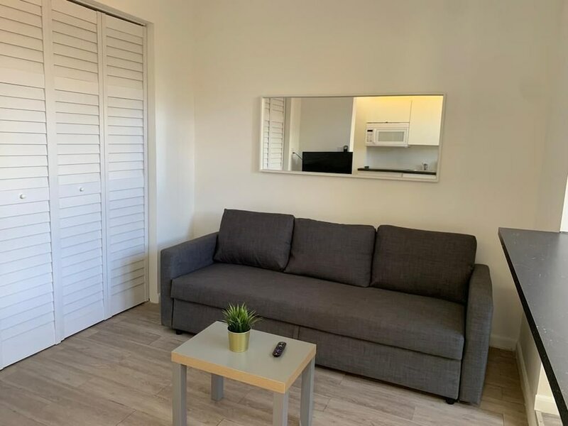 Гостиница Villas at Auxilio Mutuo 104 в Сан-Хуане