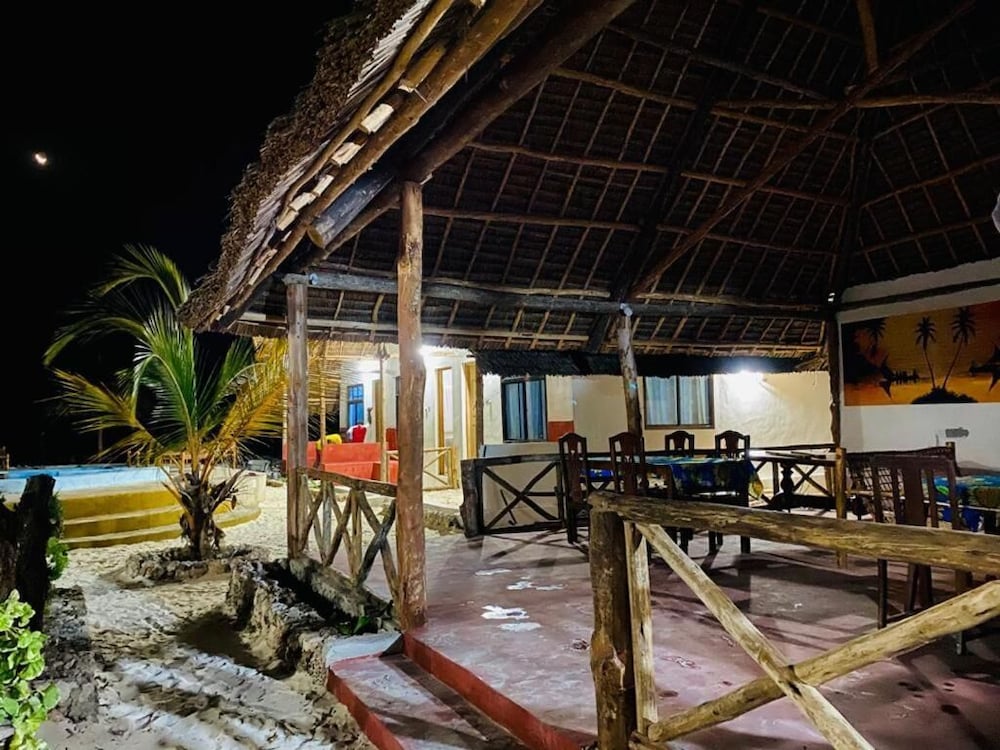 Фото Mkeka Spice Lodge