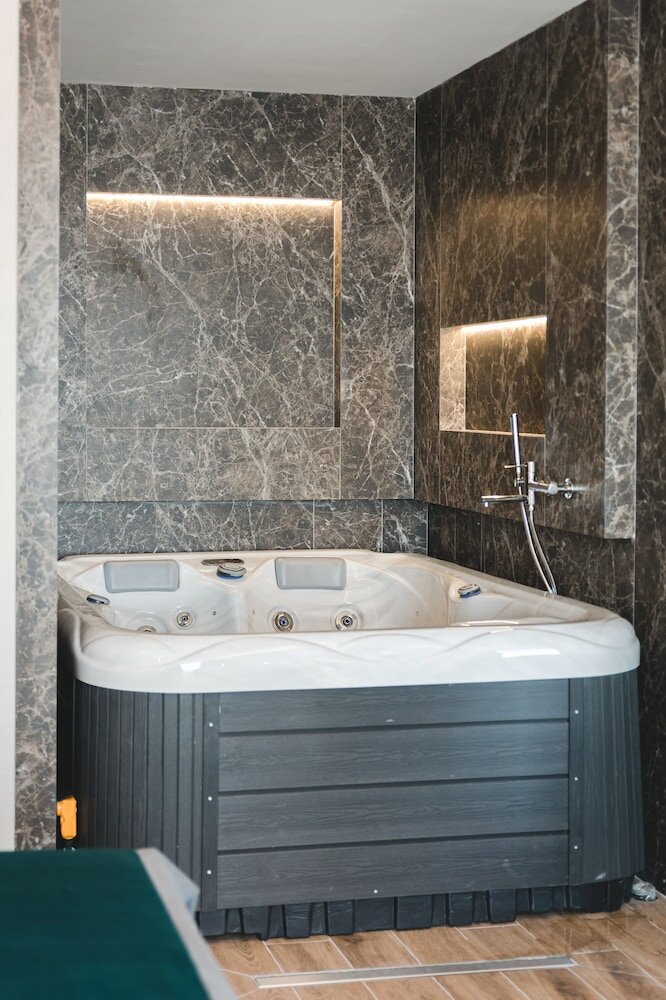 Фото Bristol Hotel