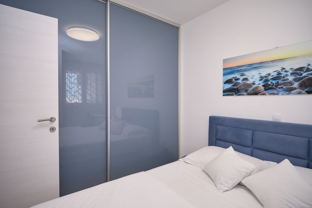 Фото Modern City Apartment