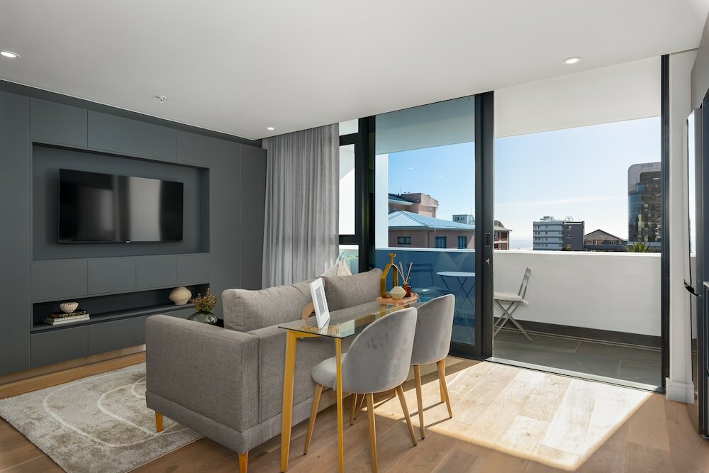 Фото The Avant 303