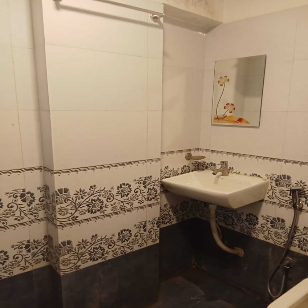 Фото Hotel Borivali Executive