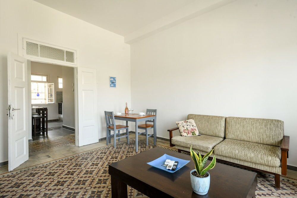 Фото Vintage Charm 1br Apt w Balcony & View