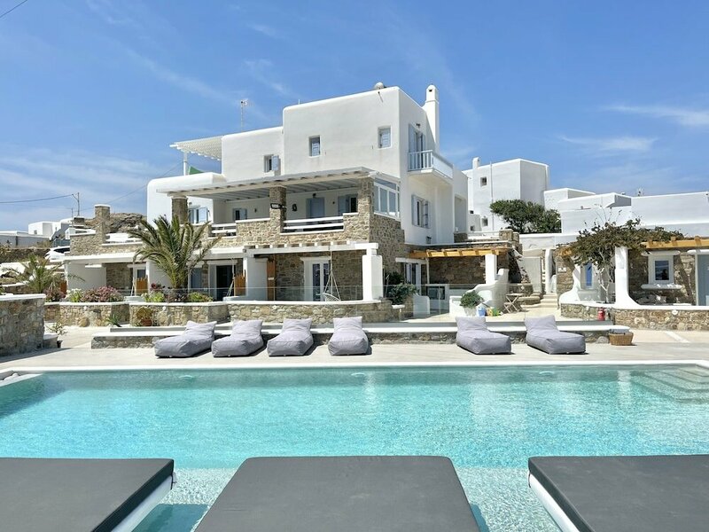 Гостиница Crystal Suites