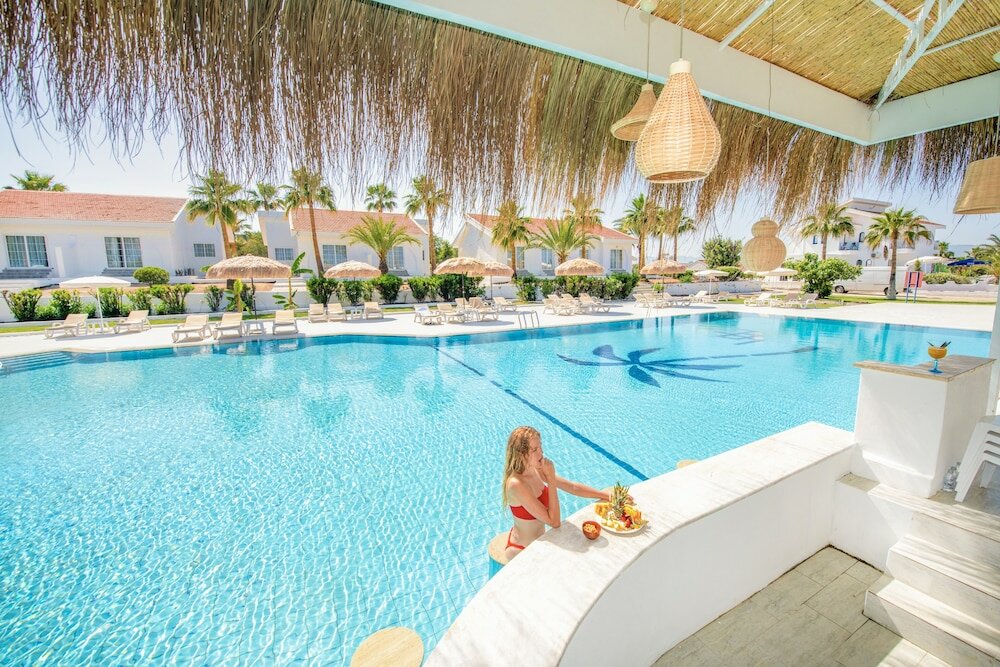 Фото Long Beach Villas