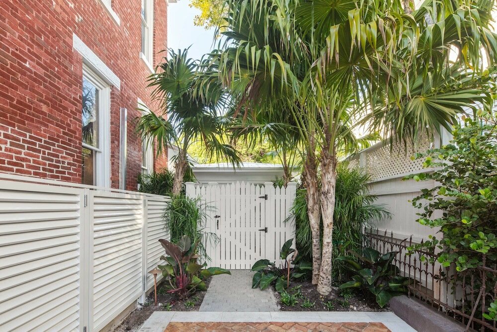 Фото Grand Maloney Hotel