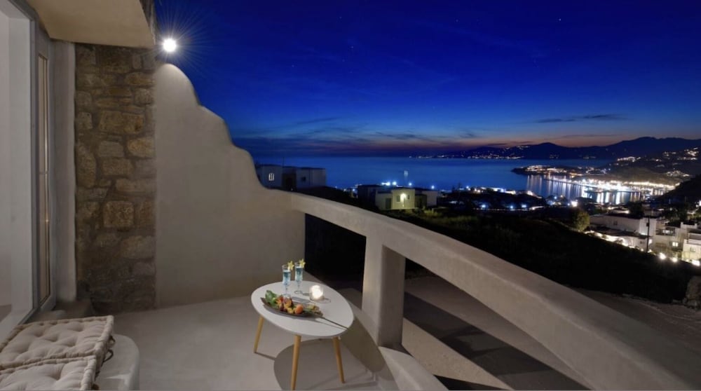 Фото Crystal Suites