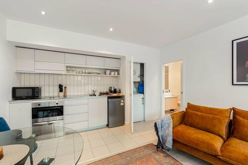Гостиница Charming One-bedroom Apartment in Wynyard Quarter в Окленде