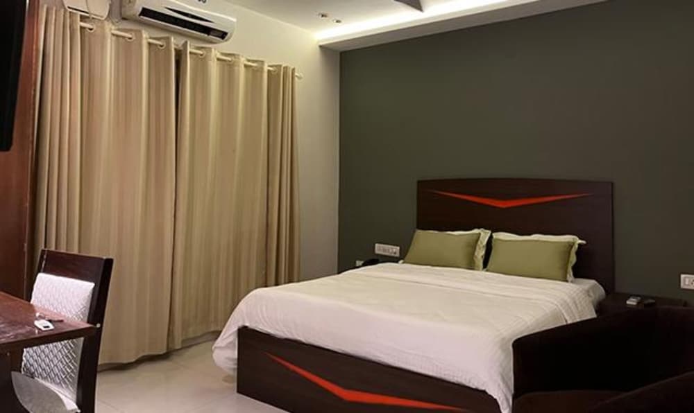 Фото Fabhotel Sea Queen Residency