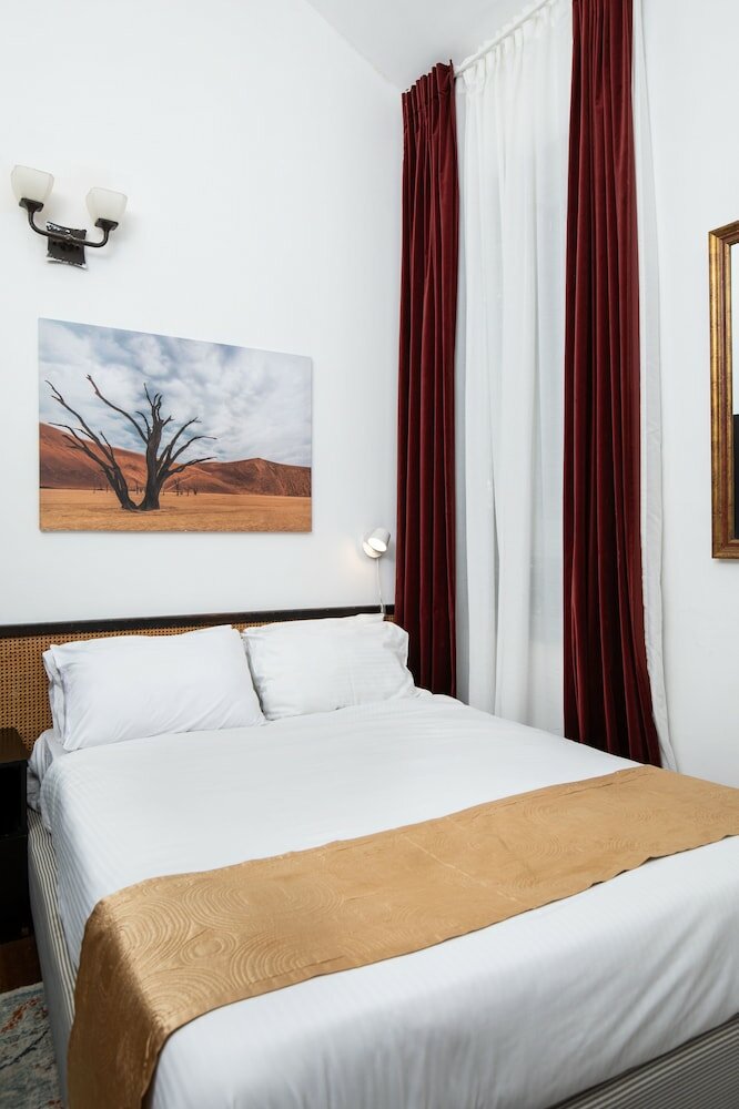 Фото The Colony Hotel