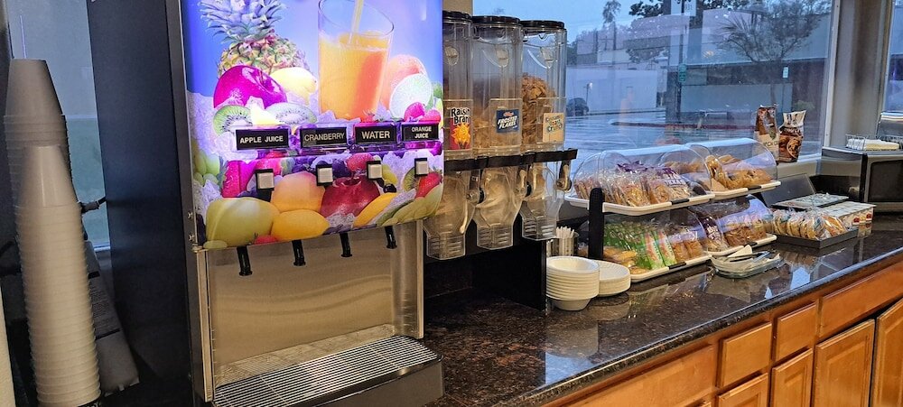 Фото Portofino Inn Burbank