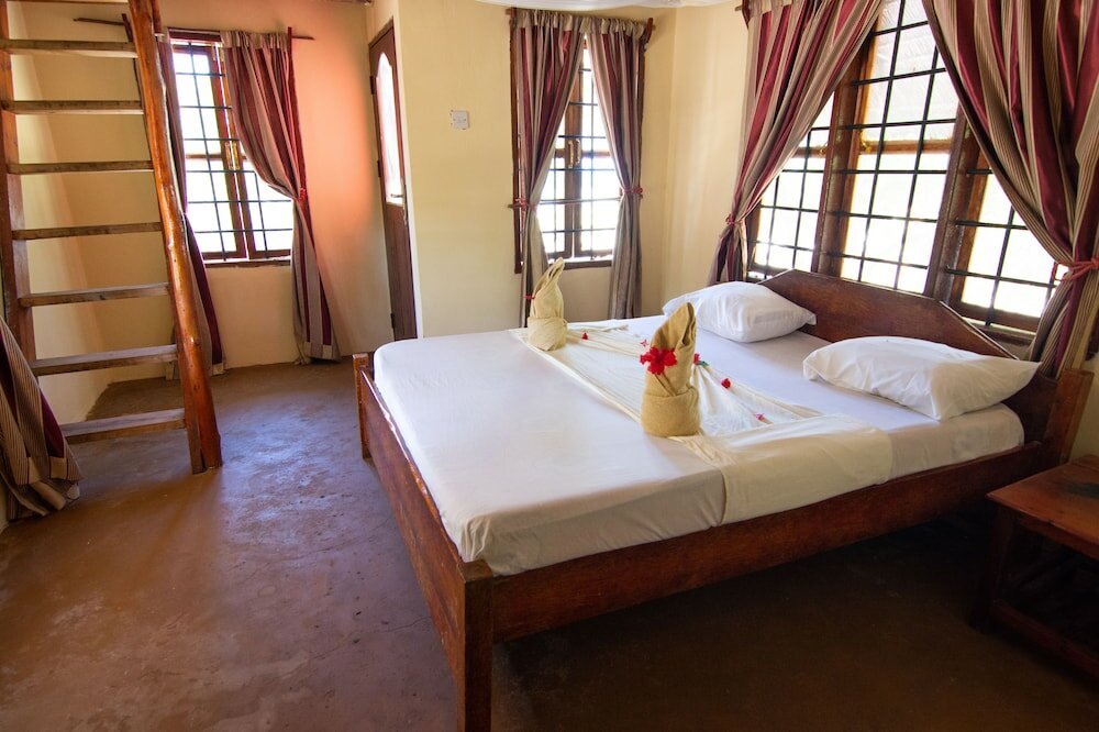 Фото Pakachi Beach Resort & Hotel