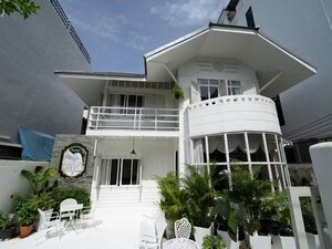 Гостиница RoomQuest Bangkok Rim Praya Dinsor Road
