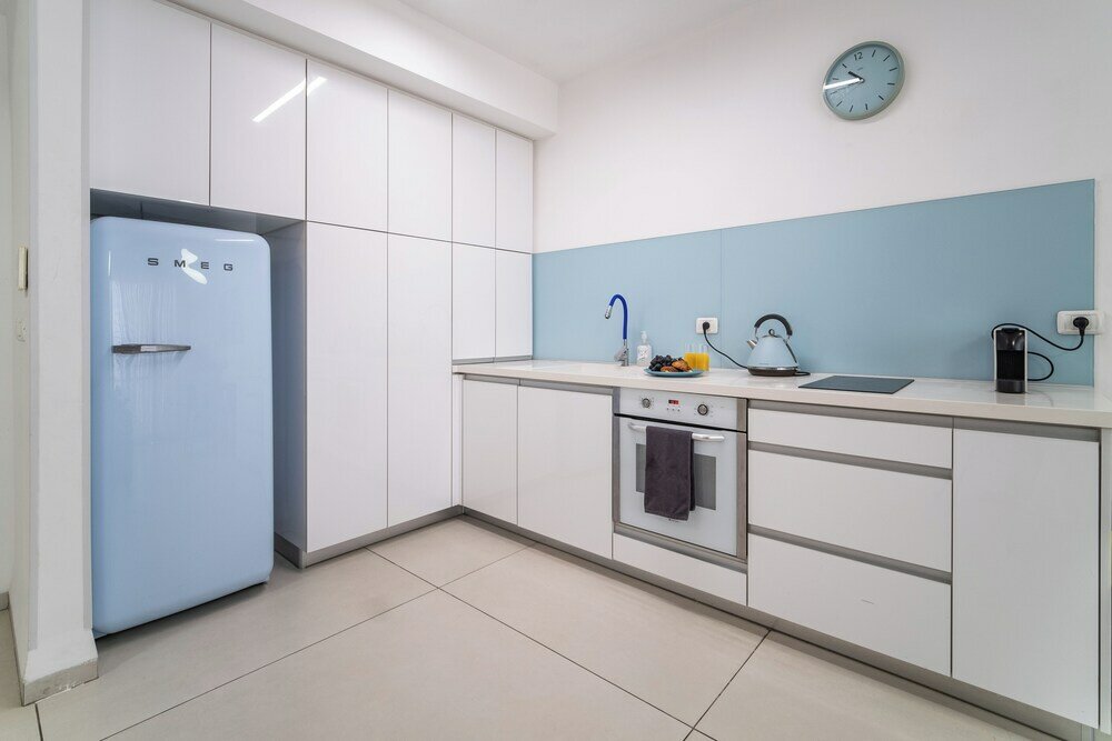 Фото Stylish 1br Beach-Front Apt w Sea View