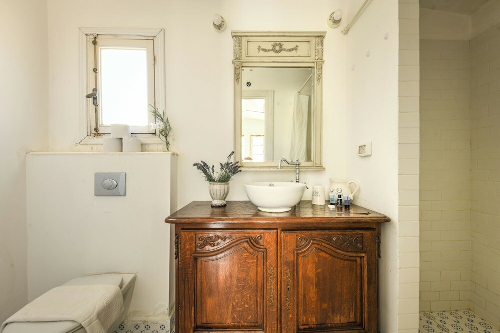 Фото Elegant 1br Apt w Balcony in the City