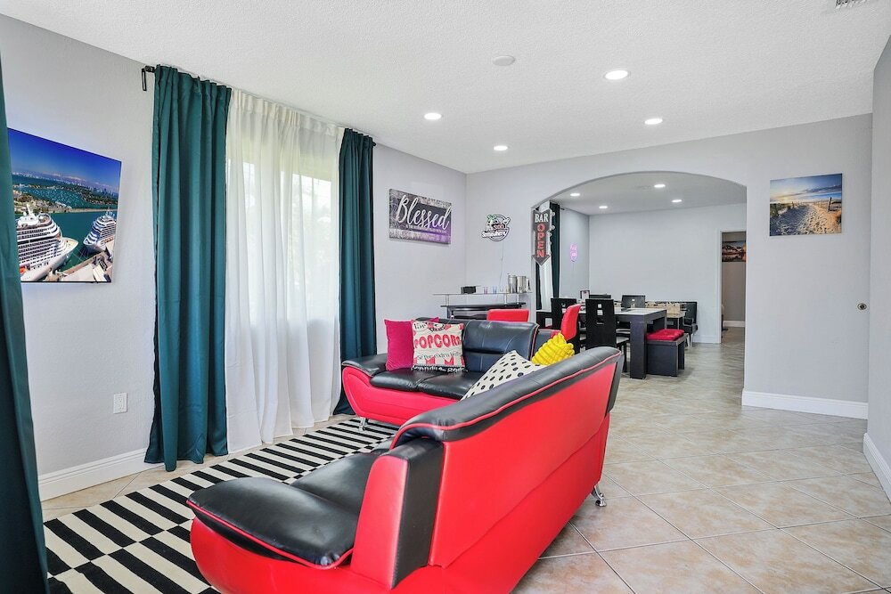 Фото 4 to 23 Guests GameRoom 2 Kitchens Bar BBQ