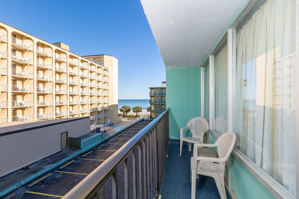 Фото Beach Club at Montego Inn