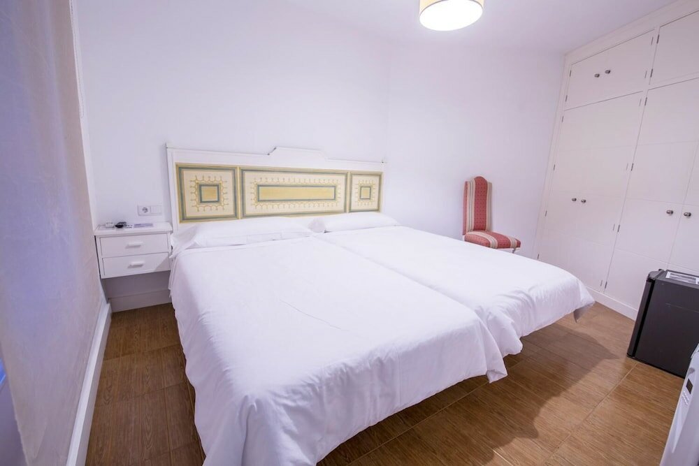 Фото Hostal Misericordia