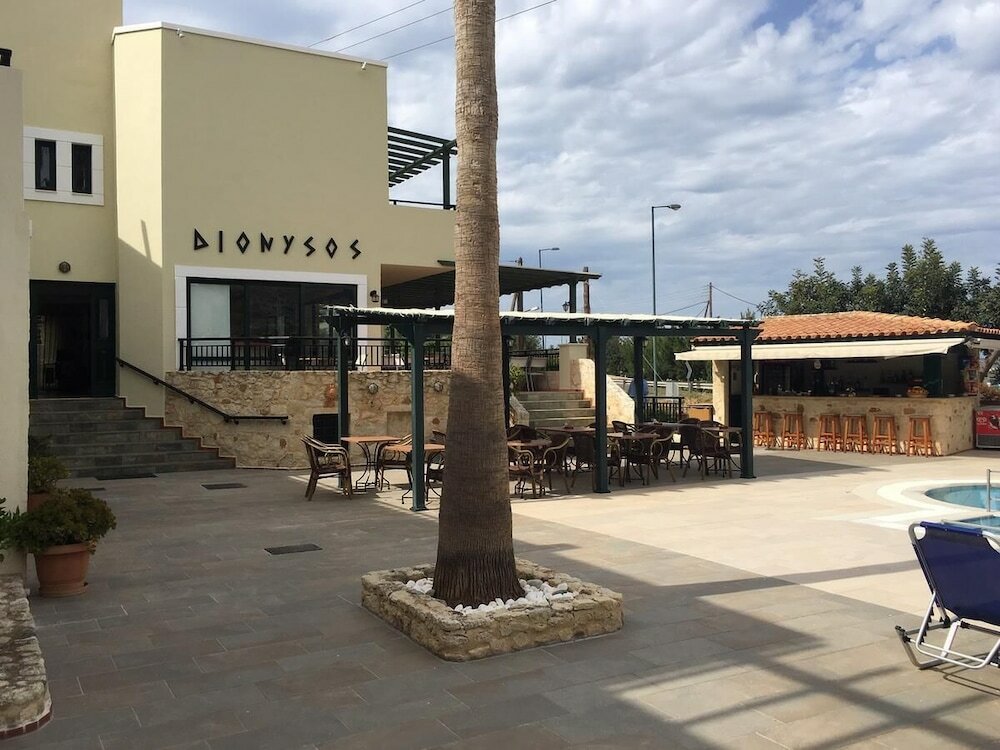 Фото Dionysos Apartments & Studios