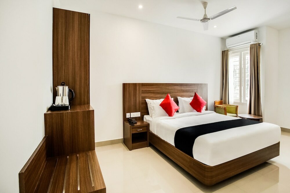 Фото Capital O 60558 Hotel Midhuna International