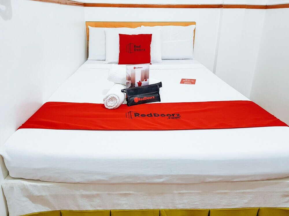 Фото RedDoorz @ Humayhumay Road Lapulapu