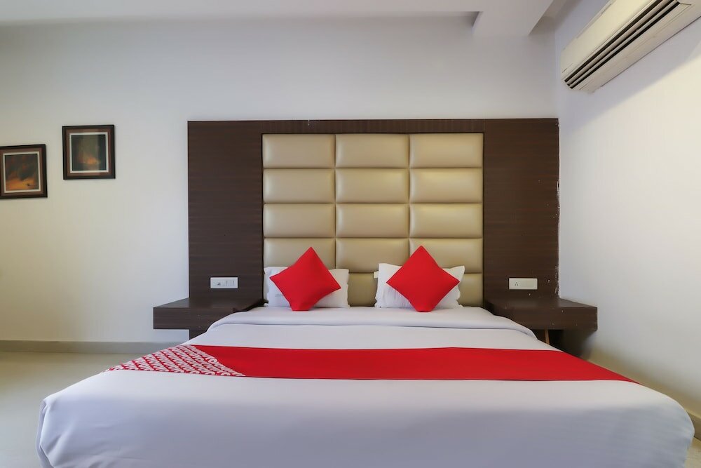 Фото Oyo 60162 City Club & Hotels