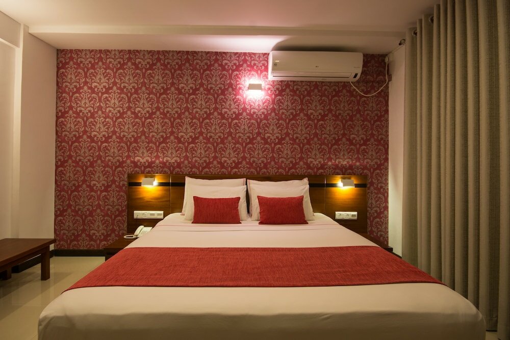 Фото Ceyloni City Hotel