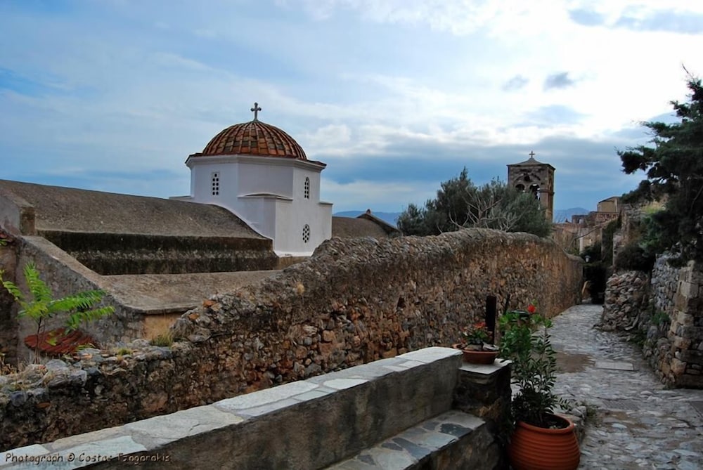 Фото отеля 1