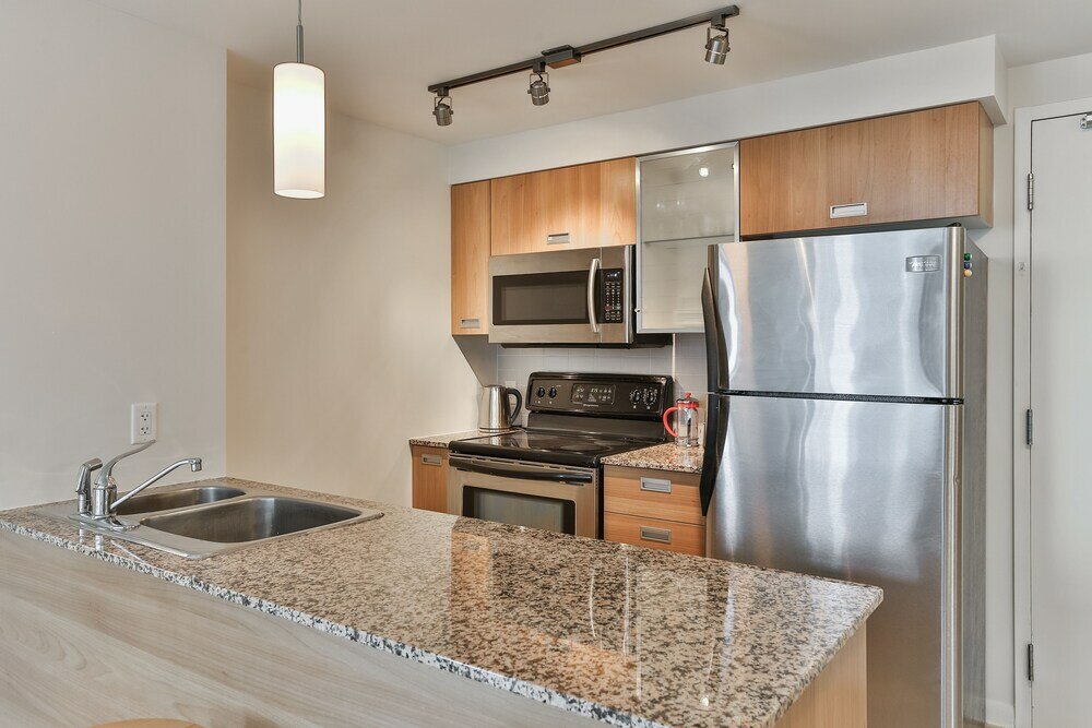 Фото Bright Sub-Penthouse on Bay St