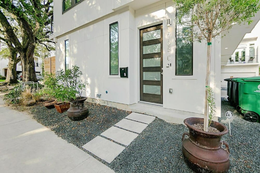 Фото Montrose Guesthouse Suites