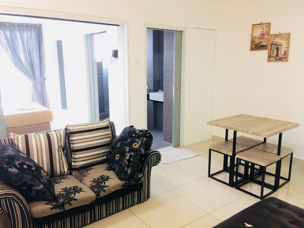 Фото City Living with Panoramic Sea Views at Danga Bay