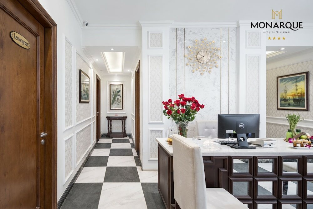 Фото Monarque Hotel