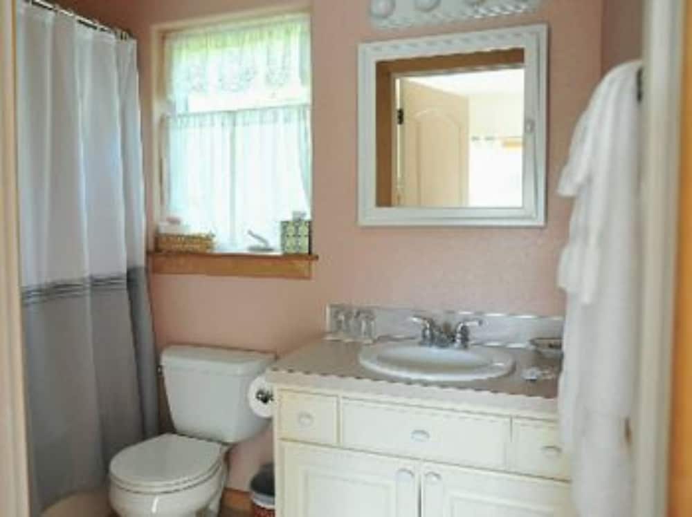 Фото Lucky Mud Inn and Disc Golf Resort