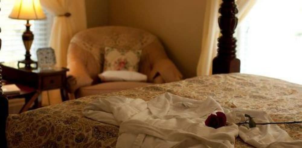 Фото Blessings on State Bed & Breakfast