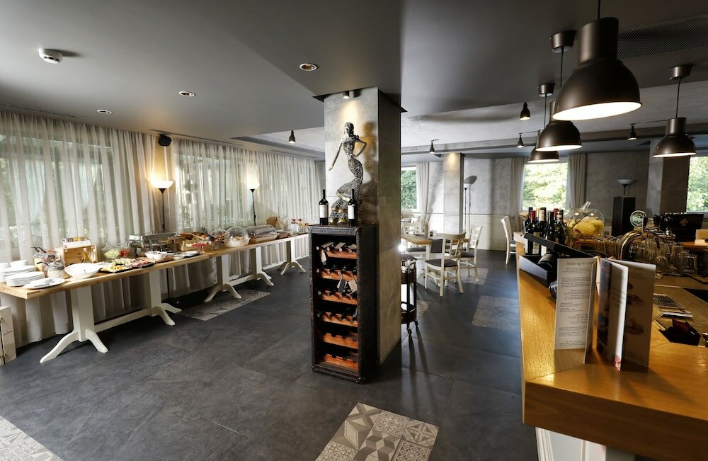 Фото All Seasons Residence Hotel