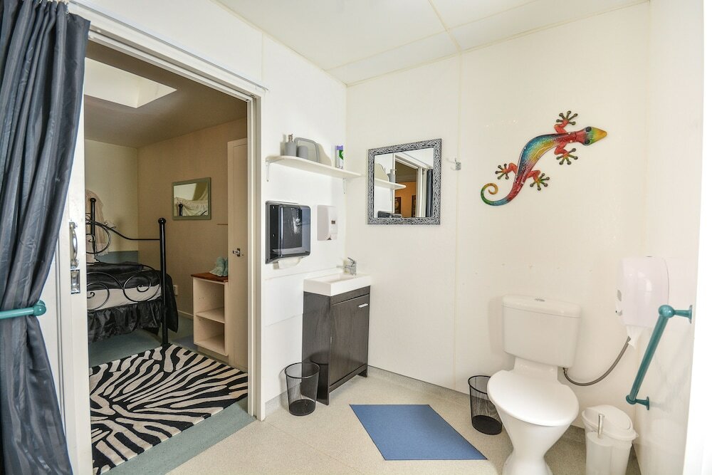 Фото Piwaka Lodge and Backpackers