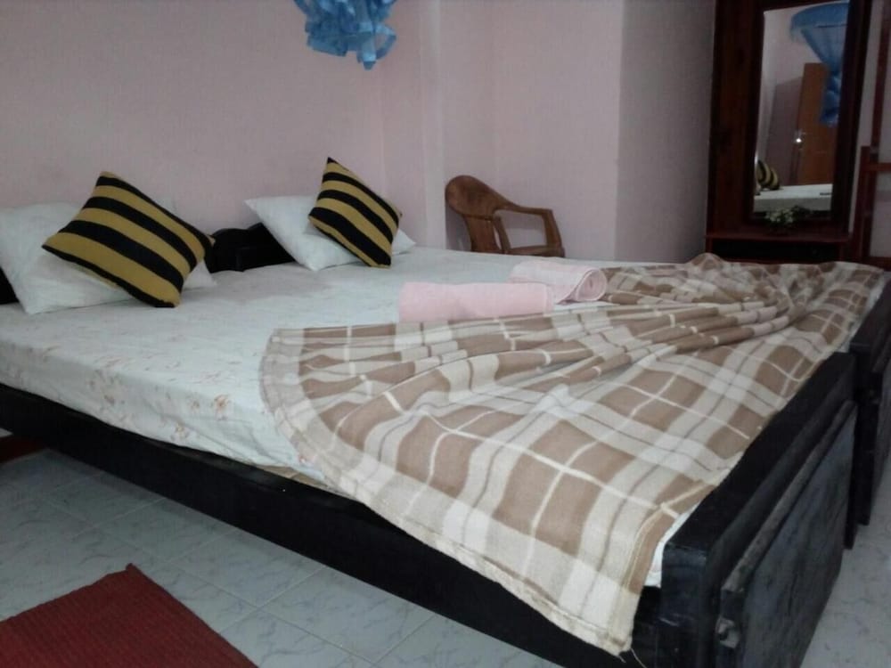 Фото Lizzie Villa Guest House