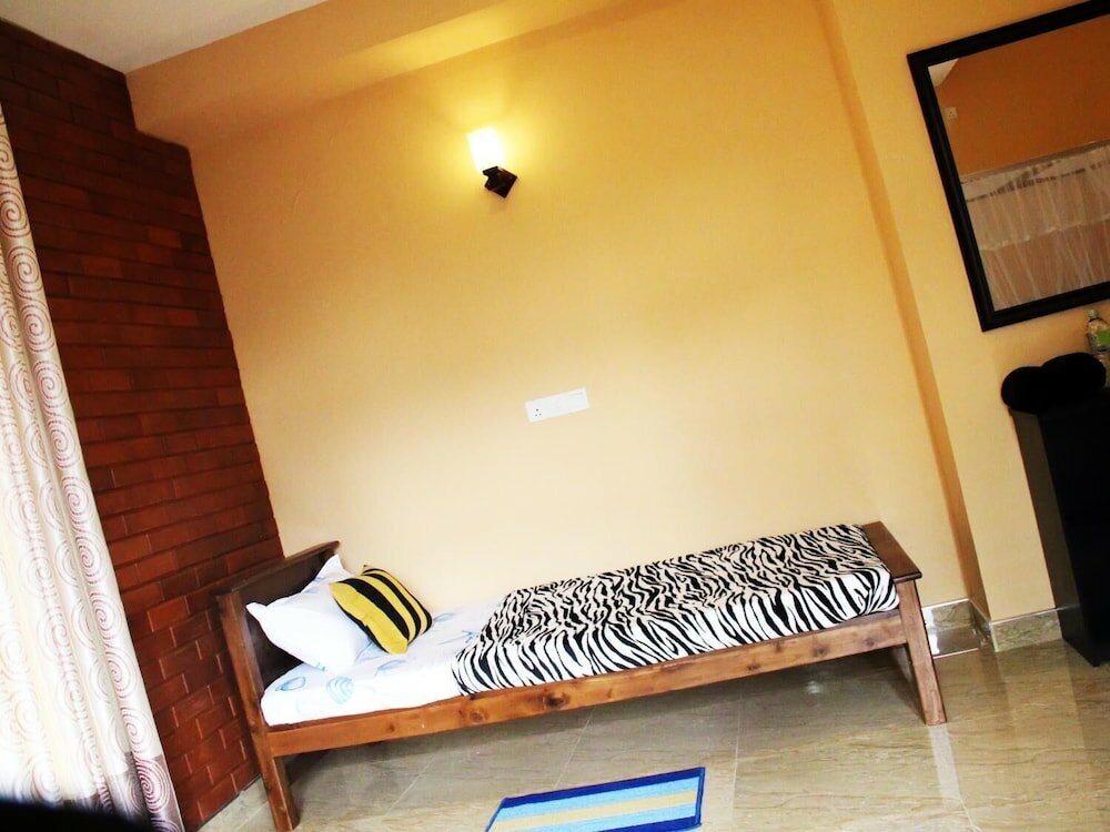 Фото Lizzie Villa Guest House