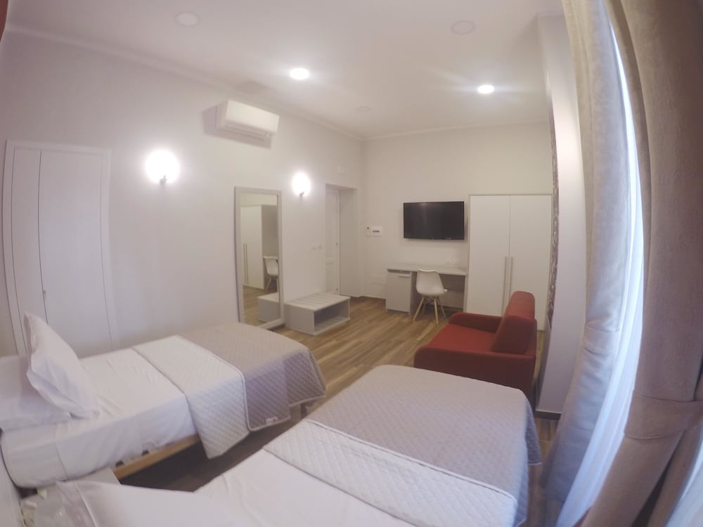 Фото Rooms Stazione Centrale