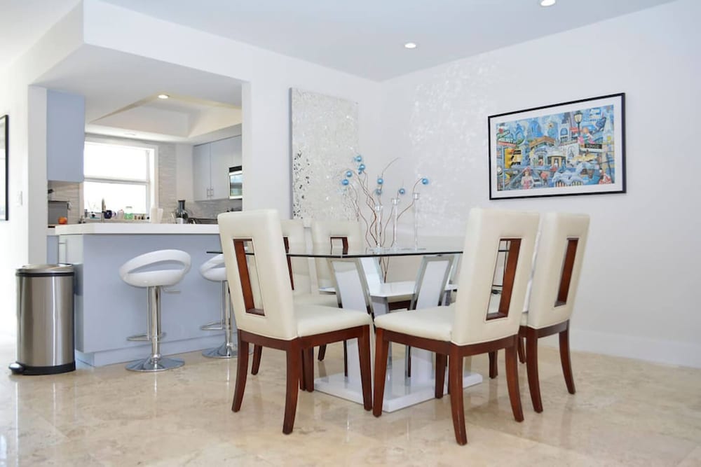 Фото 2 Bedroom Homes in North Miami by Tmg