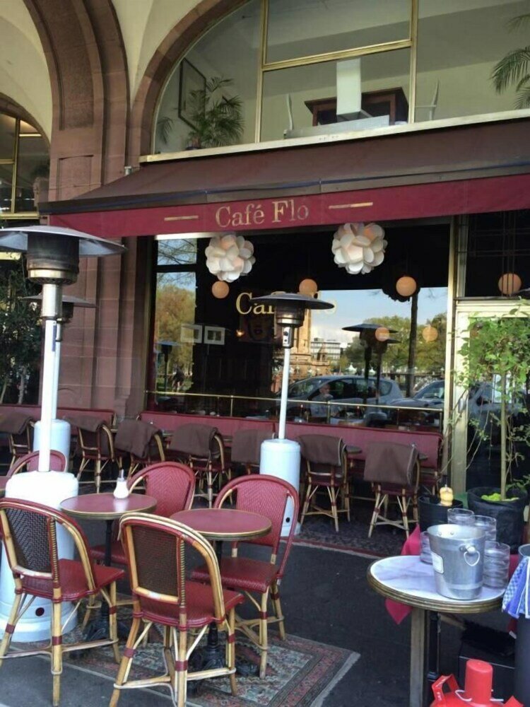 Фото 1 Bedroom Apartment In Prime Location